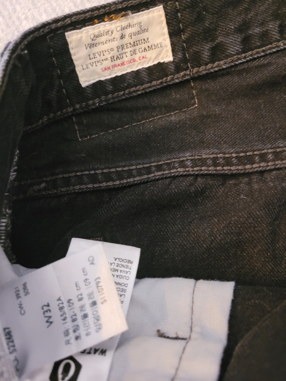 Levis Denim Shorts Black - Picture 2 of 3